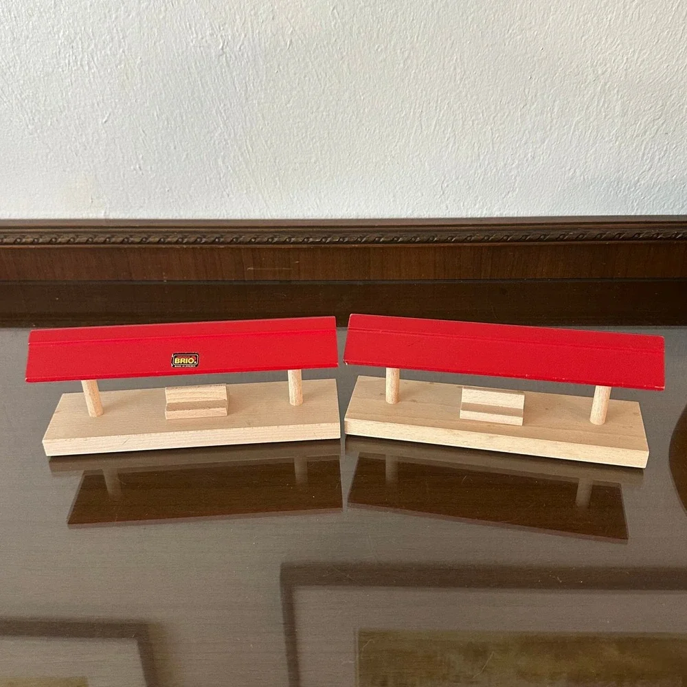 Brio Wooden Train Station Platform 33367 Red Roof Railway Accessory Set of 2